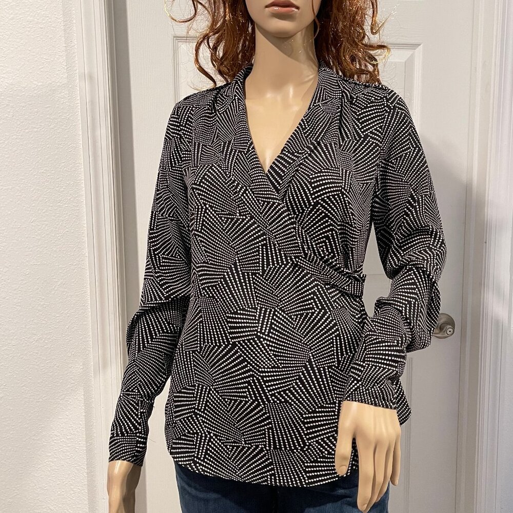 White House Black Market Long Sleeve Geometric Surplice Blouse Sz 0 EUC
